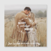 Feestelijke Kerst en Bijna Getrouwd Vakantie Sla O Magnetische Uitnodiging (Voorkant)