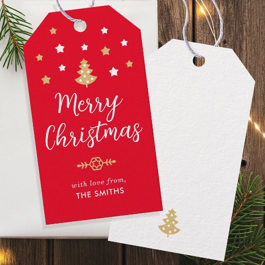 Feestelijke kerstboom aangepaste familienaam rood cadeaulabel