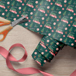 Feestelijke kerstboom Groen  Retro Van Cadeaupapier<br><div class="desc">Viel het magische en feestelijke vakantieseizoen met ons aangepast vakantiepapier. Ons vakantiemodel is voorzien van een schattige roze roze roze retro-busje met een kerstboom. Dit leuke kerstpatroon bevat ook linten, cadeaus, ornamenten en de woorden fa la la la. Alle kunstwerken in deze girale kerstboom en camper van pakpapier zijn met...</div>