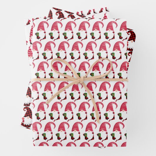 feestelijke kerstfeestelijke gnomen getild inpakpapier vel (In situ)