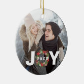 feestelijke kerstfeestvreugde met weide en jaarlij keramisch ornament (Rechts)