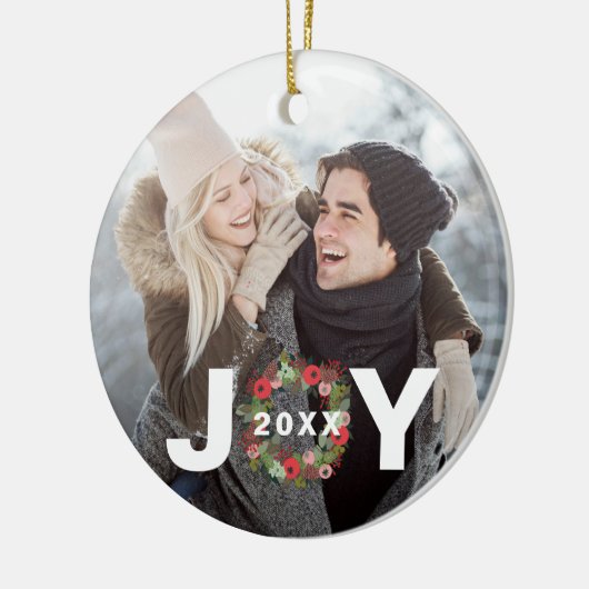 feestelijke kerstfeestvreugde met weide en jaarlij keramisch ornament (Links)