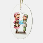 Feestelijke kerstliedjes zingende kinderen keramisch ornament (Links)