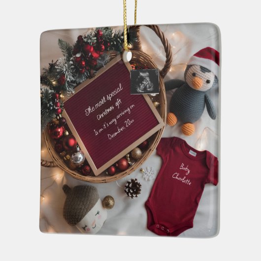 Feestelijke kerstmand zwangerschapsaankondiging keramisch ornament (Links)