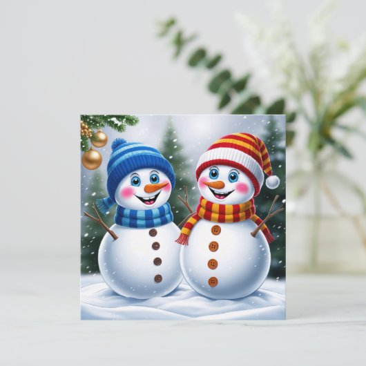 Feestelijke kerstsneeuwpoppen in het winterbos feestdagenkaart (Staand voorkant)