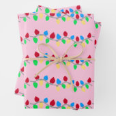 Feestelijke Kerststring Lights op Pink Inpakpapier Vel (In situ)