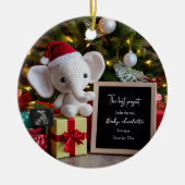 Feestelijke kerstvakantie zwangerschapsaankondigin keramisch ornament (Voorkant)