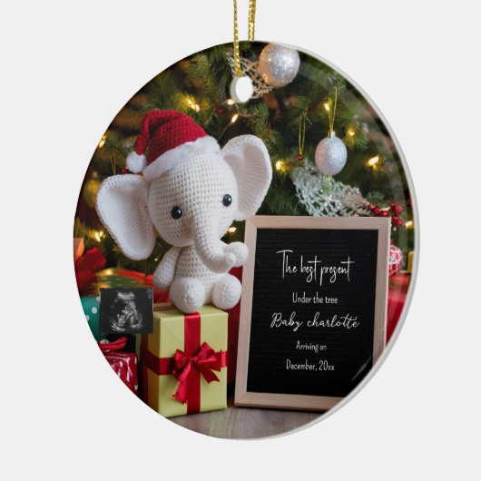 Feestelijke kerstvakantie zwangerschapsaankondigin keramisch ornament (Links)