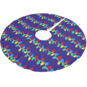 Feestelijke kerstverlichting op blauw kerstboom rok (Gekanteld)