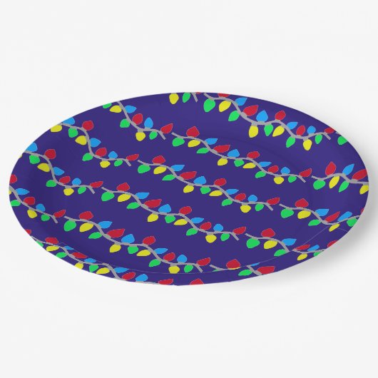 Feestelijke kerstverlichting op blauw papieren bordje (Gekanteld)