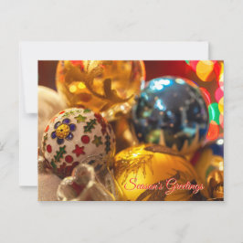 Feestelijke kerstversieringen dichtbij briefkaart