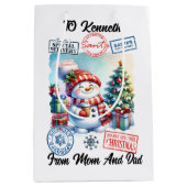 Feestelijke kerstzak met speelse vakantiesneeuwman medium cadeauzakje (Voorkant)