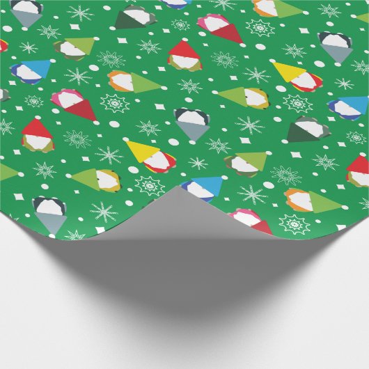 Feestelijke Kitschy Gnome en Snowflake Wrapping Pa Cadeaupapier (Hoek)