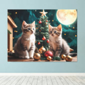 Feestelijke Kittens van Christmas Tree Under Full  Canvas Afdruk (Insitu (Houten vloer))