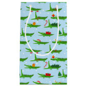 Feestelijke krokodillen in kerstkostuums patroon klein cadeauzakje (Voorkant)