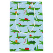 Feestelijke krokodillen in kerstkostuums patroon medium cadeauzakje (Voorkant)