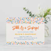 Feestelijke leuke verrassingsverjaardagsfeestje kaart (Staand voorkant)