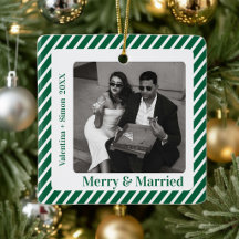 Feestelijke moderne koppelfoto eerste kerstmis