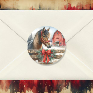 Feestelijke Paard en Rode Rustieke Schuur Kerstmis Ronde Sticker