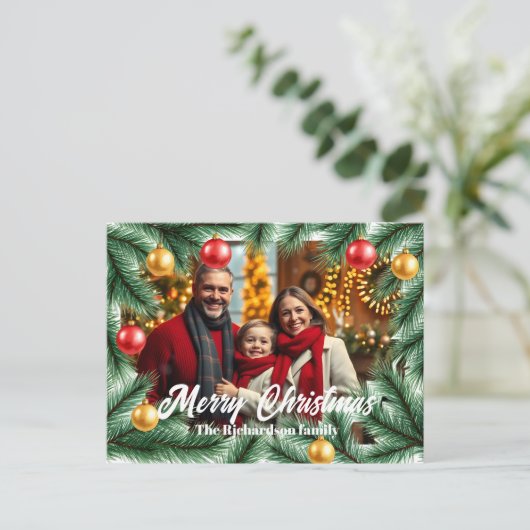 Feestelijke Pine Branches en Ballen Foto Kerstmis Feestdagenkaart (Staand voorkant)