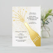 Feestelijke Popping Bubbles Champagne New Years Ev Folie Uitnodiging (Staand Voorkant)