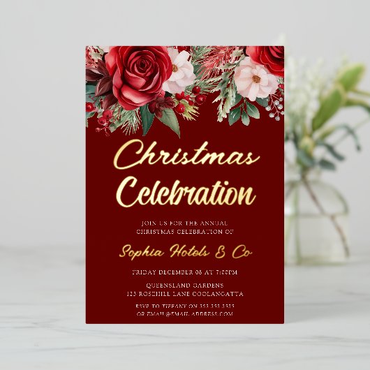 Feestelijke rode bloemige kerst viering goud folie uitnodiging (Staand Voorkant)