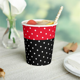 Feestelijke rode bovenste streep op zwarte witte s papieren bekers