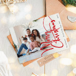 Feestelijke rode script Vrolijk Kerstfeest Volledi Feestdagenkaart<br><div class="desc">Vier het seizoen met dit feestelijke rode script Merry Christmas full photo holiday card met een vleugje elegante charme. Het chique ontwerp toont een eenvoudig rood-wit kleurenpalet, dat de gezellige sfeer van de winter oproept. De moderne en unieke aantrekkingskracht en rustieke bewoording creëer zorgt voor een perfecte balans tussen seizoensgebonden...</div>