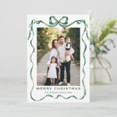 Feestelijke Sage Green Christmas Bow Ribbon 2 Foto Feestdagenkaart (Staand voorkant)