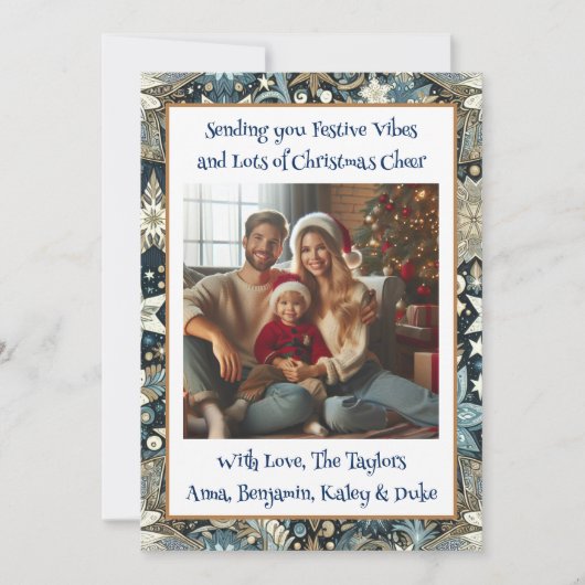 Feestelijke vibes en kerst juichen familiefoto feestdagenkaart (Voorkant)