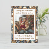 Feestelijke vibes en kerst juichen familiefoto feestdagenkaart (Staand voorkant)