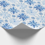 Feestelijke Waterverf Christmas Blue Sneeuwvlokken Cadeaupapier<br><div class="desc">Wikkel uw vakantiegiften in pure elegantie met ons prachtige kerstinpakpapier met ingewikkelde sneeuwvlok design. Omarm de magie van het seizoen en maak elk cadeau echt betoverend.</div>