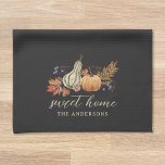 Feestelijke Waterverf Pompoenen Herfst Herfst Donk Theedoek<br><div class="desc">Op maat ontworpen keukenhanddoeken voor het herfstseizoen in de herfst met "sweet home" feestelijke waterverf pompoenen en herfstgebladerte met gepersonaliseerde familienaam.</div>