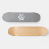 Feestelijke Witte Nordic Snowflake Grijze Achtergr Persoonlijk Skateboard (Horizontaal)