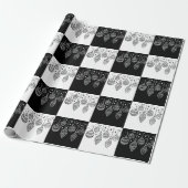 Feestelijke zwart-witte kerstballen cadeaupapier (Uitgerold)