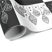 Feestelijke zwart-witte kerstballen cadeaupapier (Rol Hoek)