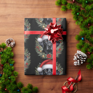 Feestelijke zwarte labrador met kerstmuts cadeaupapier