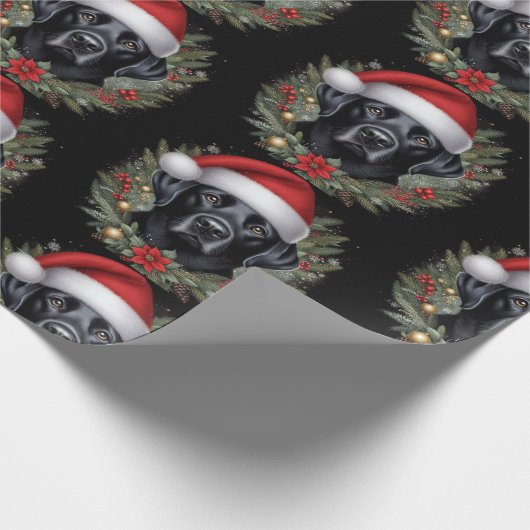 Feestelijke zwarte labrador met kerstmuts cadeaupapier (Hoek)