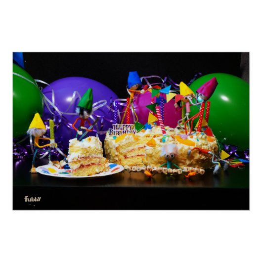 Feestende Fubby's met taart als tractatie. Perfect Poster (Voorkant)