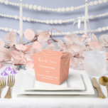 Feestgunst Favor Doos Bedankdoosjes<br><div class="desc">Deze feestgunst doos is weergegeven in een elegante perzik kleur.
Pas dit item aan en wijzig de voorbeeldtekst in die van u.
Tip: Voeg gewoon uw lekkere traktaties toe en voeg wat feestelijke lint toe.</div>