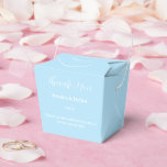 Feestgunst Favor Doos Bedankdoosjes<br><div class="desc">Deze feestgunstdoos is weergegeven in een elegante lichtblauwe kleur.
Pas dit item aan en wijzig de voorbeeldtekst in die van u.
Tip: Voeg gewoon uw lekkere traktaties toe en voeg wat feestelijke linten toe.</div>