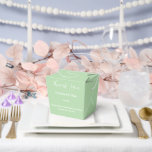 Feestgunst Favor Doos Bedankdoosjes<br><div class="desc">Deze feestgunstdoos is weergegeven in een elegante saliegroene kleur.
Pas dit item aan en wijzig de voorbeeldtekst in die van u.
Tip: Voeg gewoon uw lekkere traktaties toe en een wat lint toe.</div>