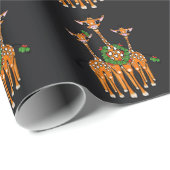 Feestive Holiday Giraffes, Holly Wreath, Cheers Cadeaupapier (Rol Hoek)