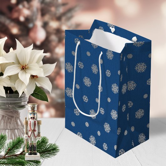 Feestive Winter Silver Blue Snowflakes Holiday Medium Cadeauzakje