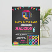 Feestje in de uitnodiging voor het park (Staand voorkant)