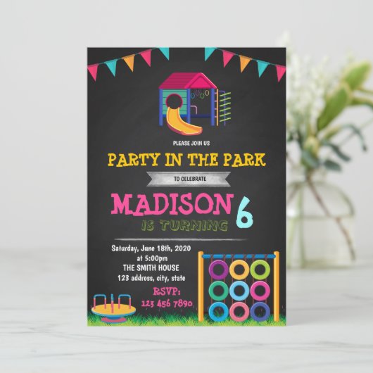 Feestje in de uitnodiging voor het park (Staand voorkant)