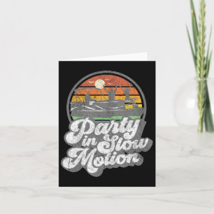 Feestje in slow motion retro grappige pontonboot b kaart