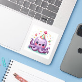 Feestmaatjes – Kawaii Octopus Feest Sticker (Laptop met iPhone)