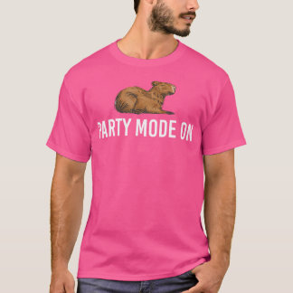 Feestmodus op Funny Capybara T-shirt