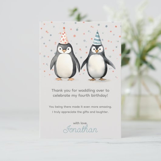 Feestpinguïns, waggel over de verjaardag van kinde bedankkaart (Staand voorkant)
